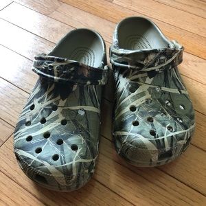Men’s Camo Crocs Size 7